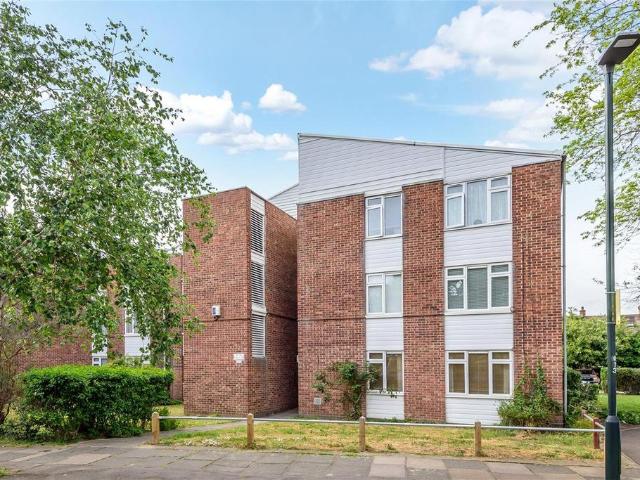 Flat for rent in North Sheen, Greater London