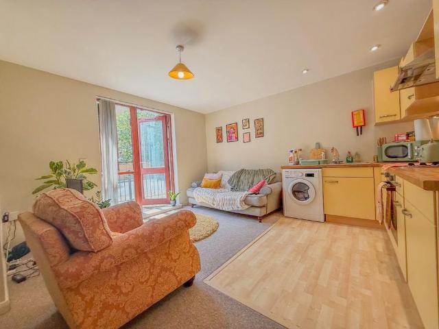 Apartment for rent in Spike Island, Feckenham