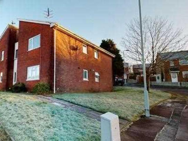 Flat for rent in Nangreaves, Wales