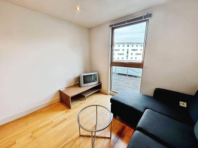 Studio for rent in Richmond Hill, West Yorkshire