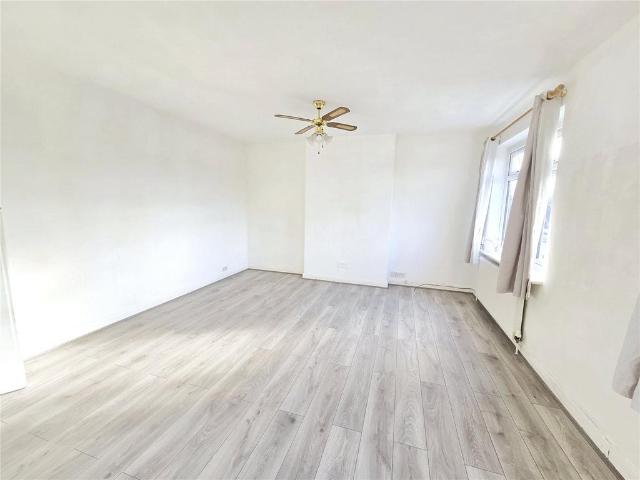 Flat for rent in Kingsbury, Greater London