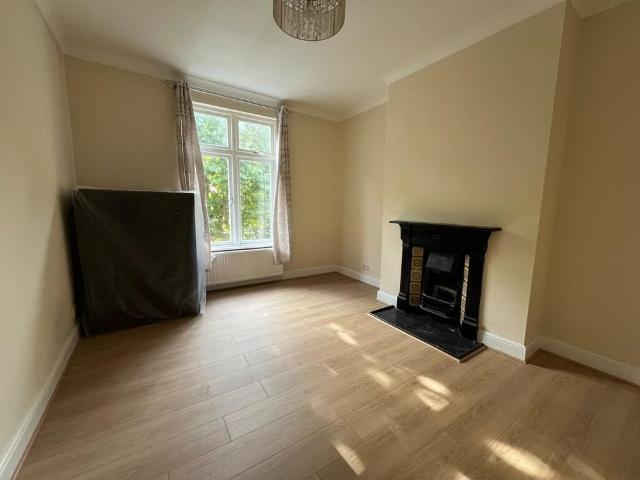 Apartment for rent in Ferme Park, Greater London