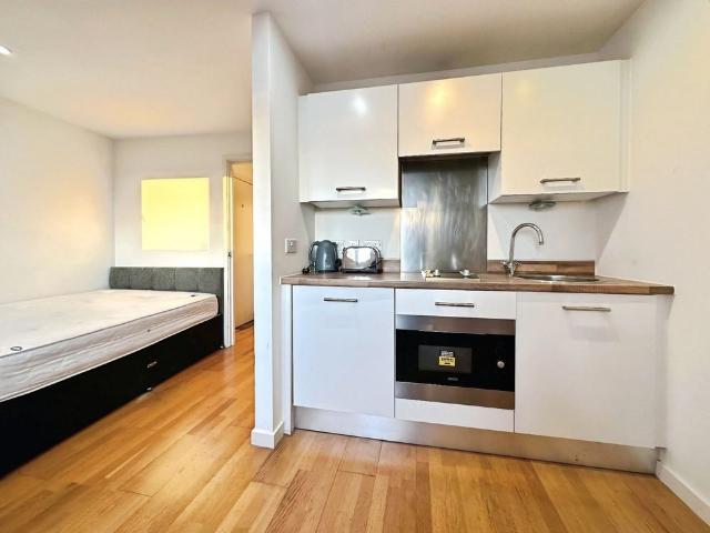 Studio for rent in West Yorkshire