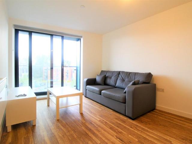 Flat for rent in East End Park, West Yorkshire