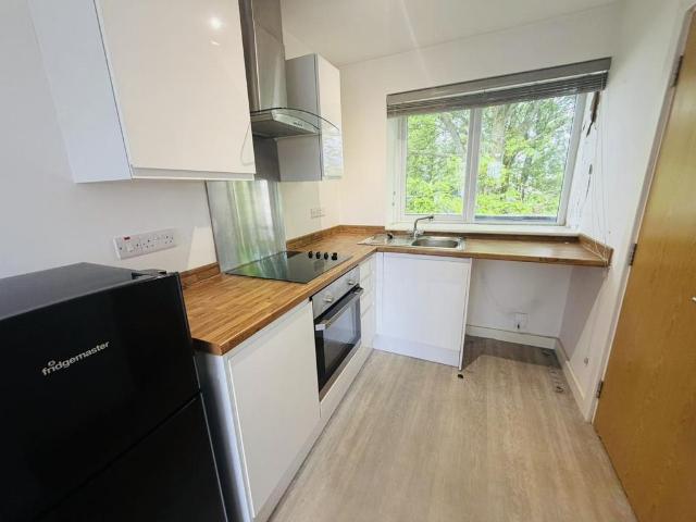 Flat for rent in Pellon, Halifax