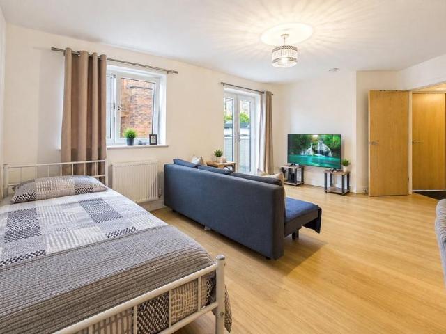 Apartment for rent in Perryfields, West Sussex