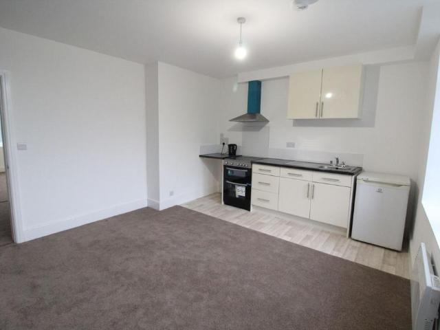 Flat for rent in Long Lee, West Yorkshire
