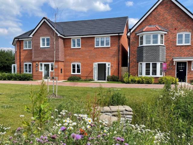 Flat for rent in Longwick, Buckinghamshire