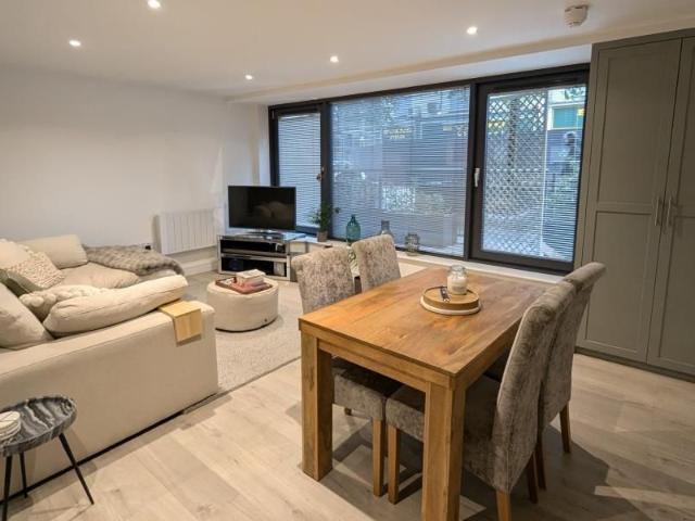 Apartment for rent in Horsell, Woking