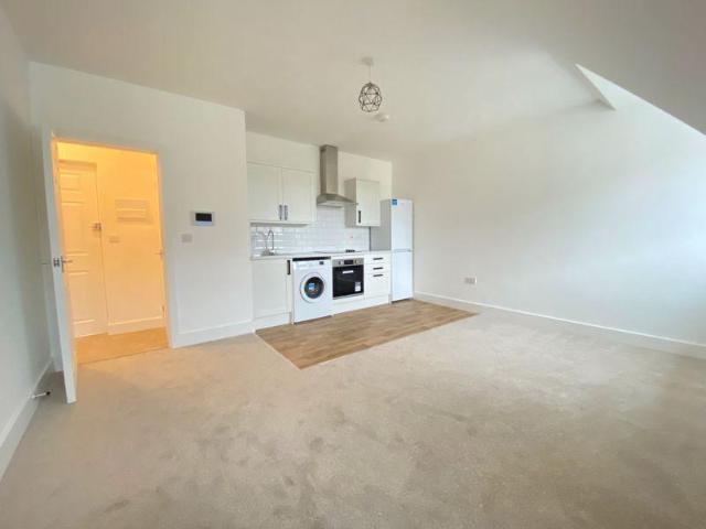 Flat for rent in Fole, Surrey