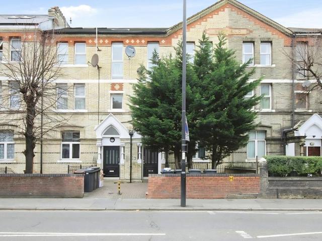 Flat for rent in London Borough of Croydon, Greater London