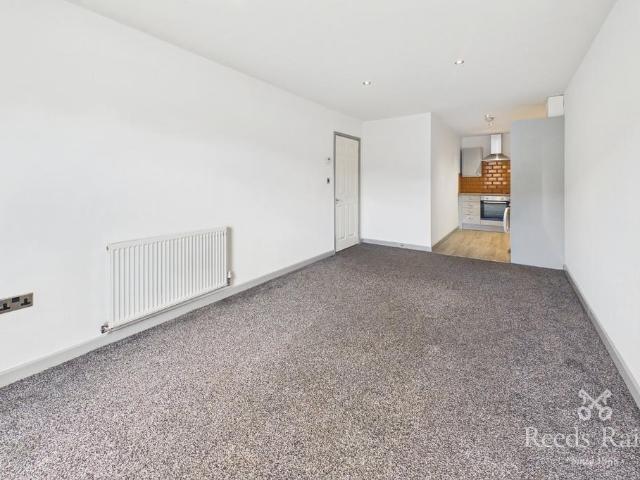 Flat for rent in Woolshops, Halifax