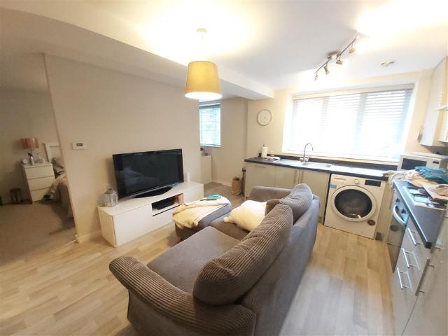 Flat for rent in Olton, West Midlands