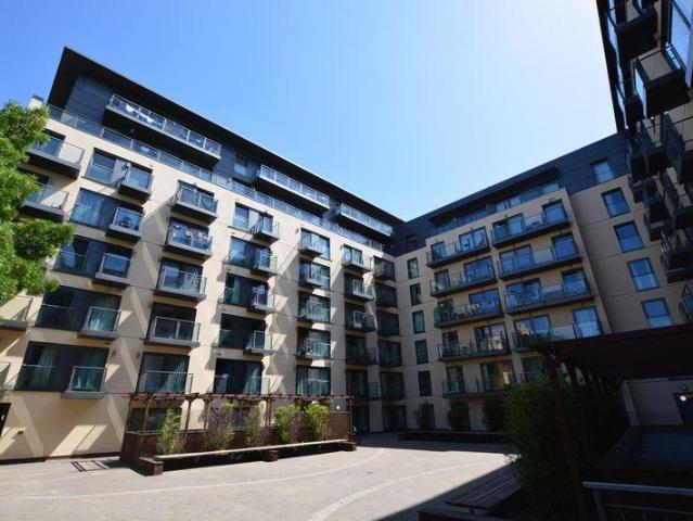 Flat for rent in Slough