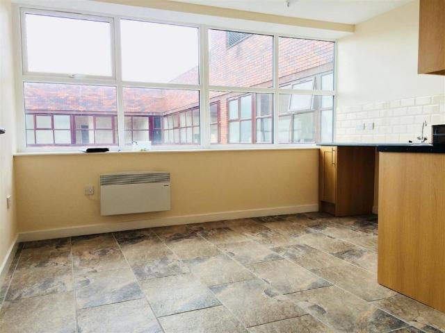 Apartment for rent in Dixons Green, West Midlands