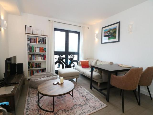 Apartment for rent in Pachesham Park, Surrey