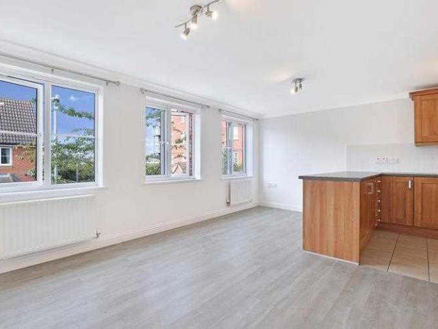 Apartment for rent in Scrattons Farm, Greater London