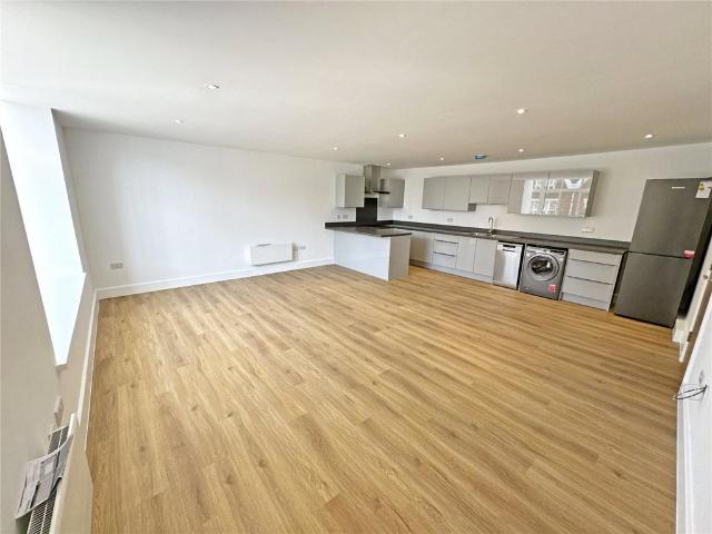 Flat for rent in Perryfields, West Sussex