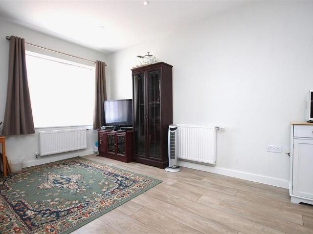 Apartment for rent in Pachesham Park, Surrey