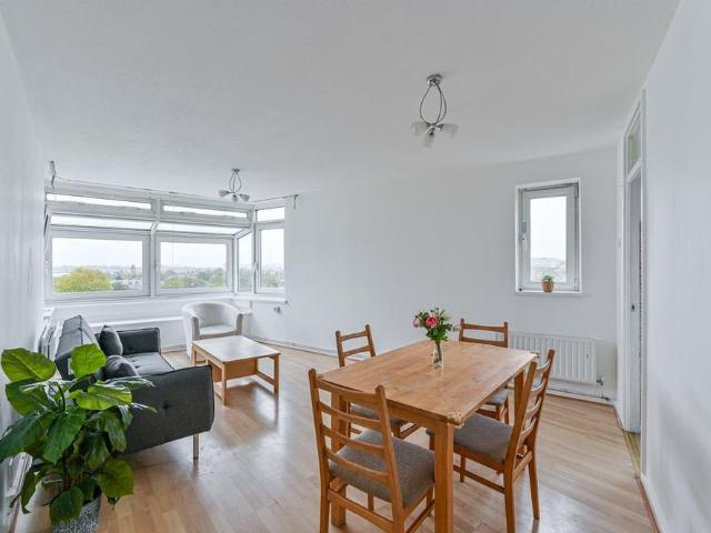 Apartment for rent in Clapham Park, Greater London