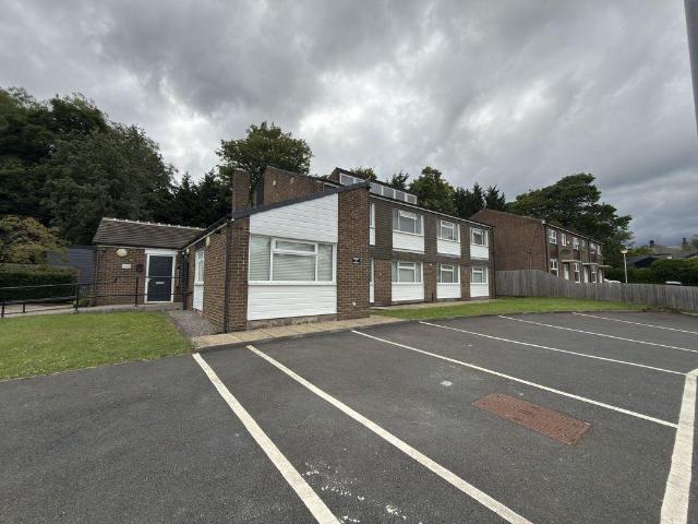 Flat for rent in Lindley, West Yorkshire