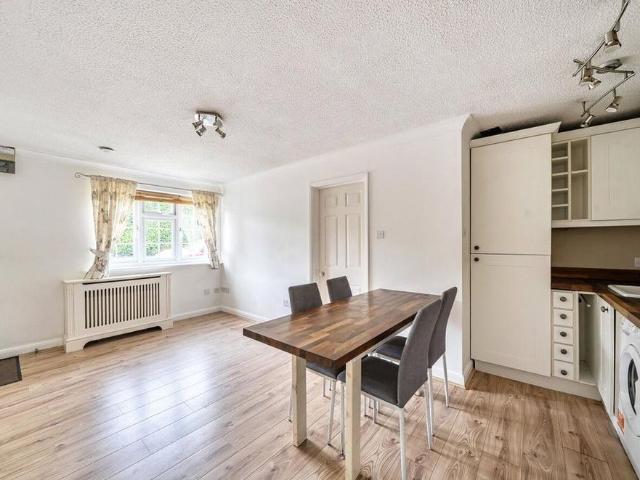 Apartment for rent in Lightwater, Surrey Heath