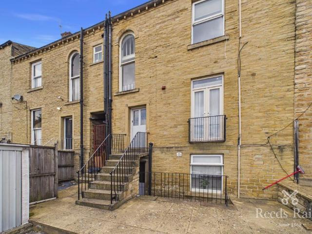 Flat for rent in Highfields, Huddersfield