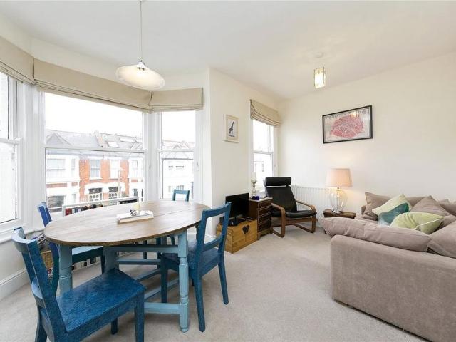 Apartment for rent in St Margarets, Greater London