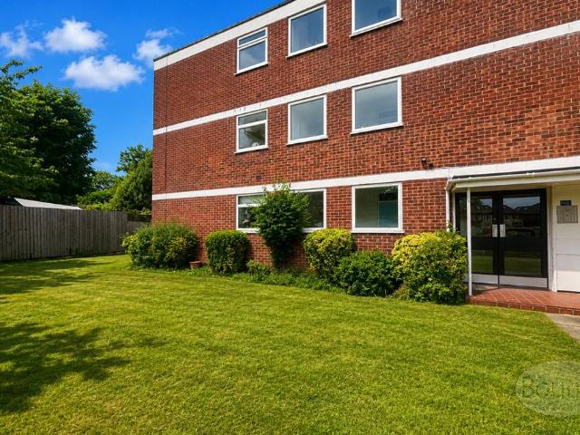 Flat for rent in Hampton, Greater London