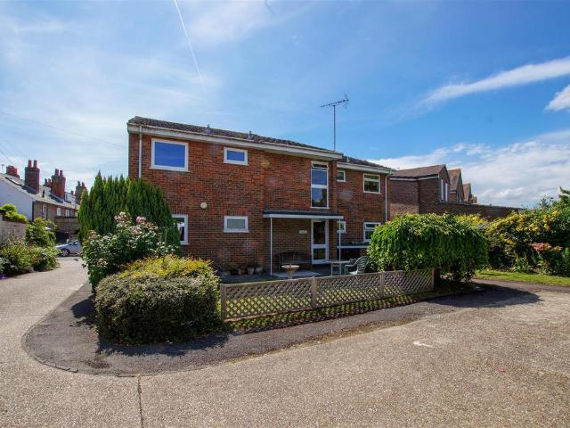 Flat for rent in Chichester, Littlecote