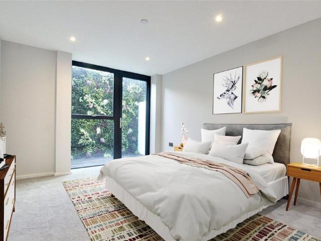 Flat for rent in Emmbrook, Wokingham