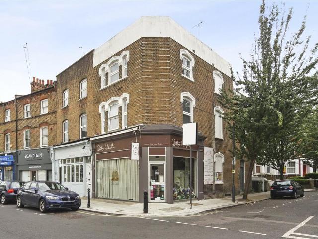 Flat for rent in Brook Green, Greater London
