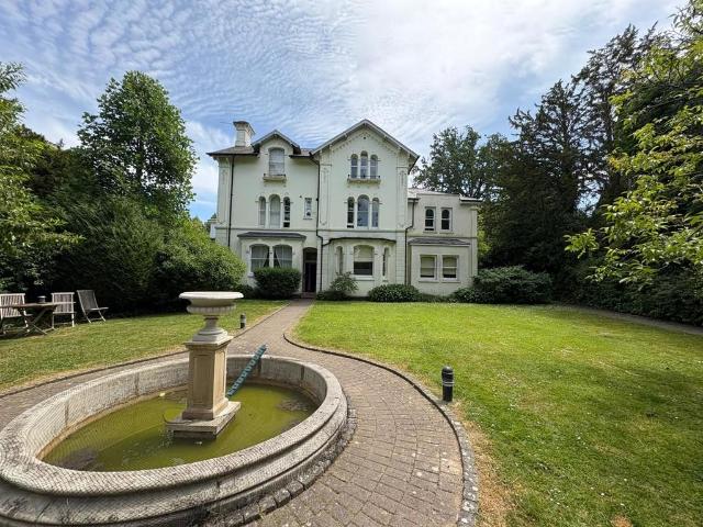 Flat for rent in Broadwater Down, Sandown Park