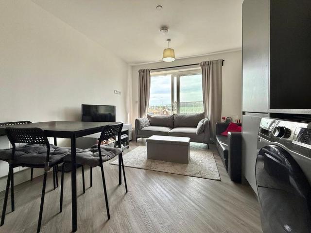 Apartment for rent in Oakdale, Poole