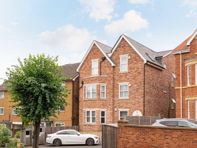Flat for rent in London Borough of Croydon, Greater London