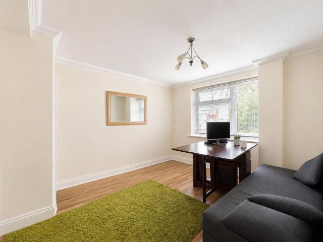 Apartment for rent in Perryfields, West Sussex