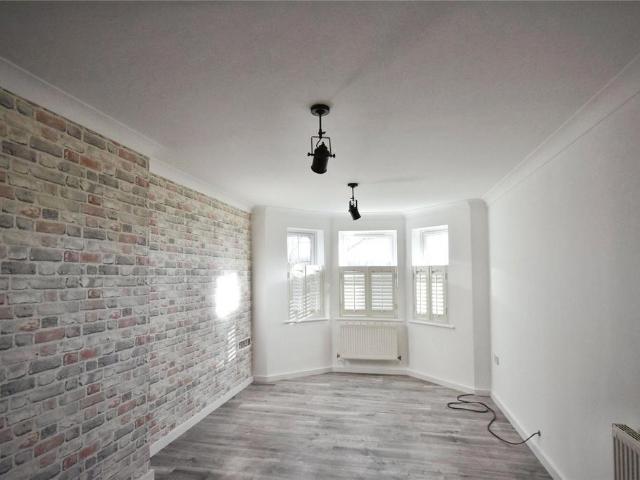 Flat for rent in Theale, West Berkshire