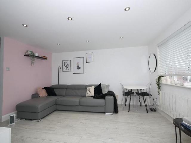 Apartment for rent in Gidea Park, Greater London