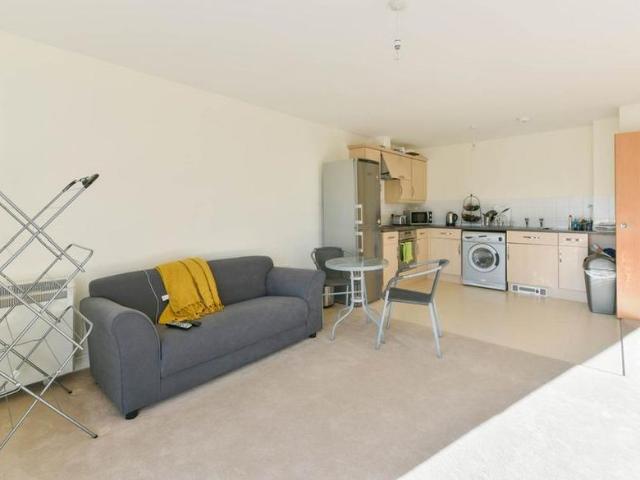 Apartment for rent in Woodcote, Epsom