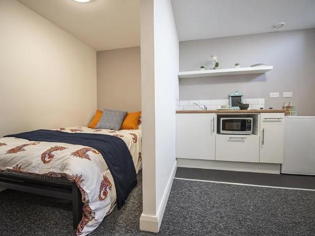 Flat for rent in Kensington, Calderstones