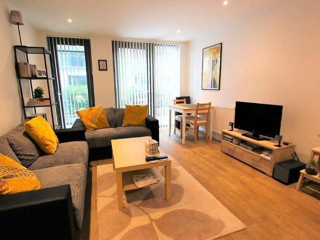 Apartment for rent in Hale Village, Cat Hill