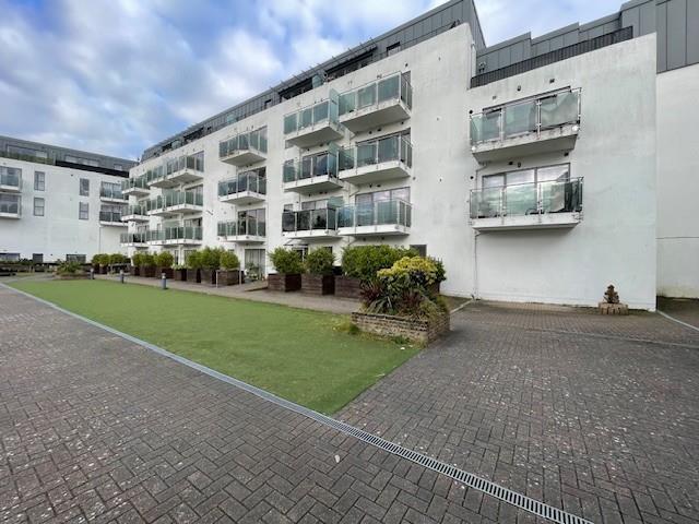 Flat for rent in Northwood, Greater London