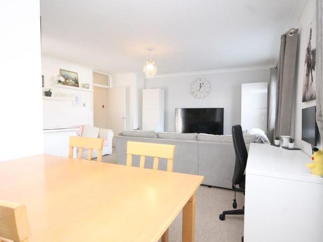 Apartment for rent in Pachesham Park, Surrey