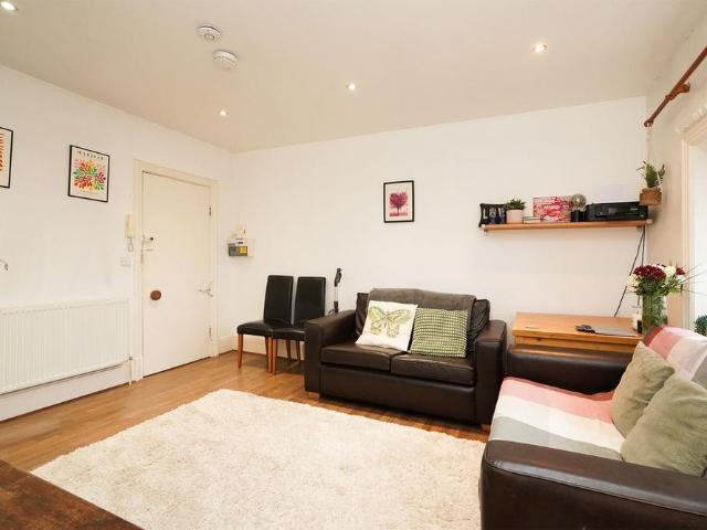 Apartment for rent in Crookes, South Yorkshire