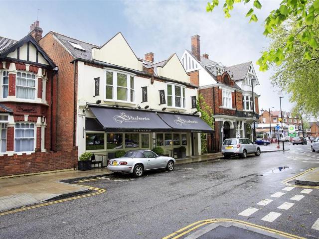 Flat for rent in London Borough of Ealing, Greater London