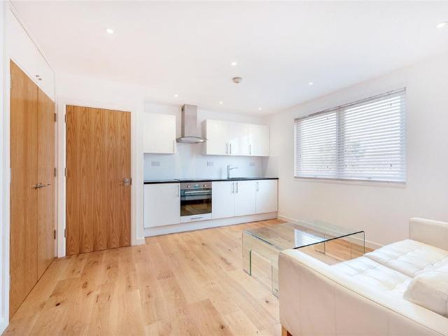 Flat for rent in Dollis Hill, Greater London