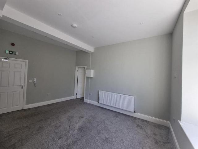 Apartment for rent in Charlesworth, East Midlands