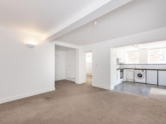 Apartment for rent in St Albans, Five Acres