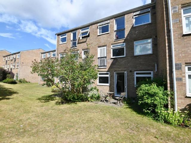 Flat for rent in Hampton Wick, Greater London