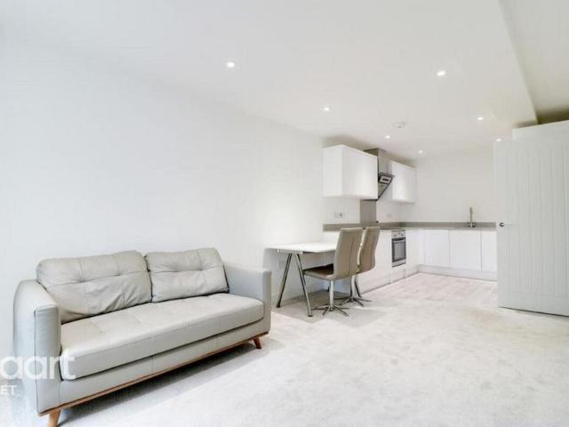 Apartment for rent in Hart, Hampshire